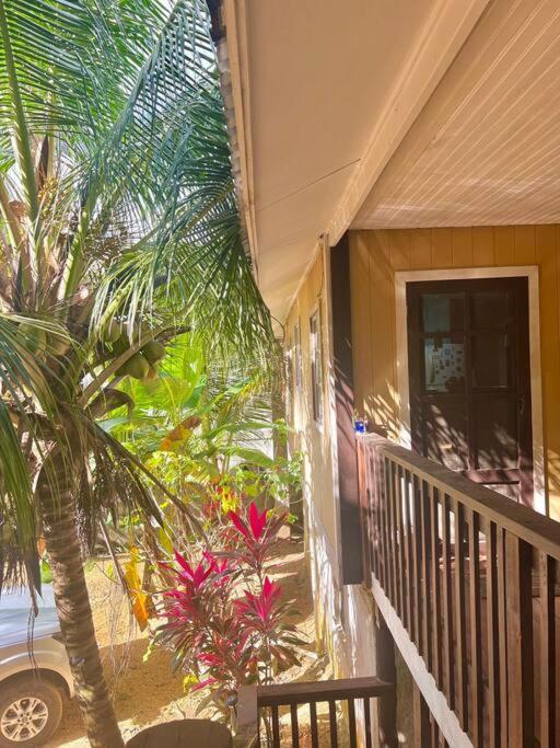 Island Style Home, Low Key Rental Roatan Bagian luar foto